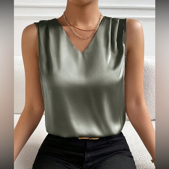 Luxe V neck sleeveless blouse - Picture 3 of 16